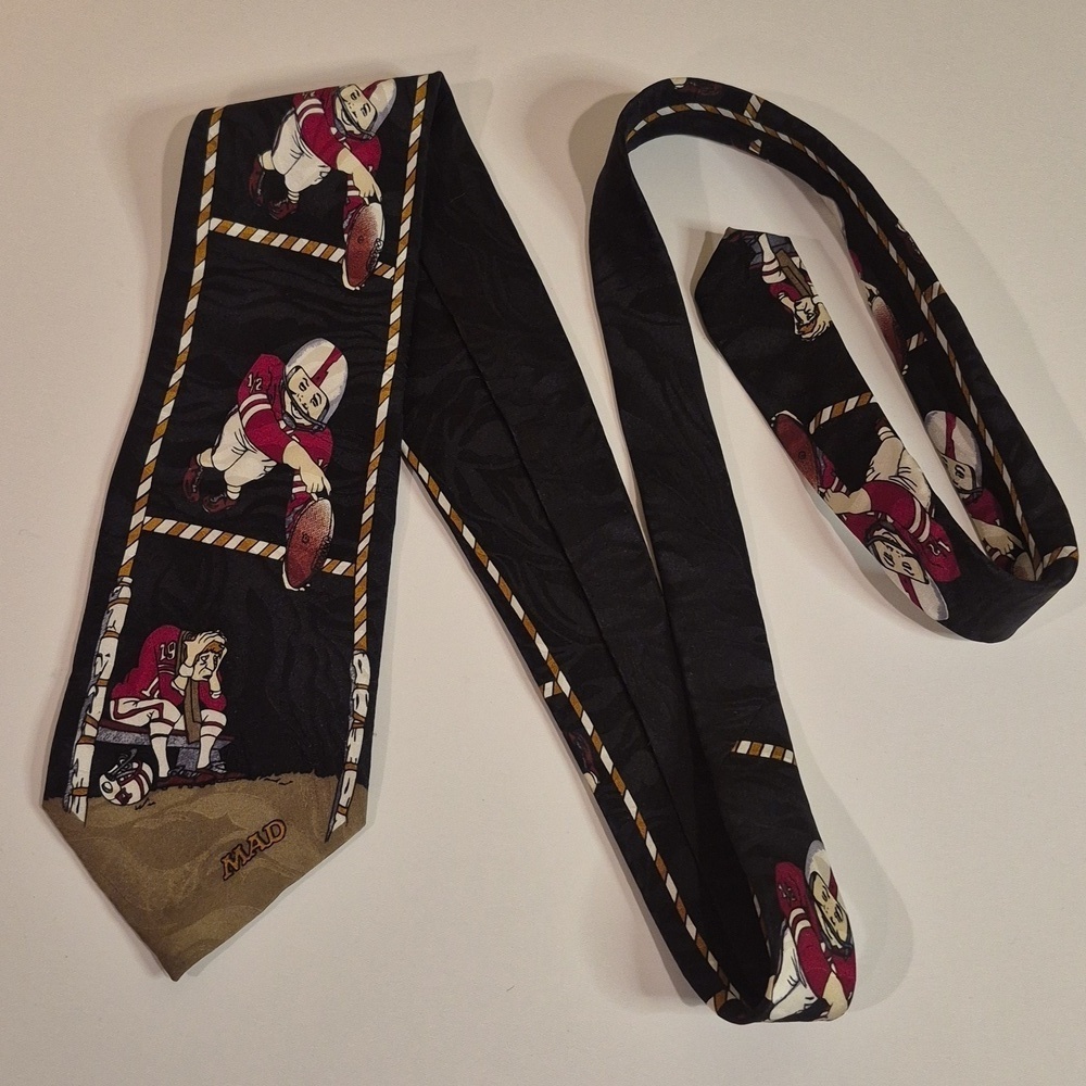 MAD MAGAZINE ALFRED E. NEUMAN Vintage 1992 Football Theme Novelty Tie